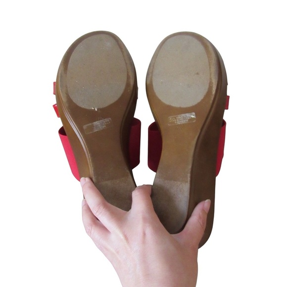 Italian Shoemakers Red Wedge Sandals Size 9 Slip On Stretch Summer Classic Italy - Picture 8 of 9